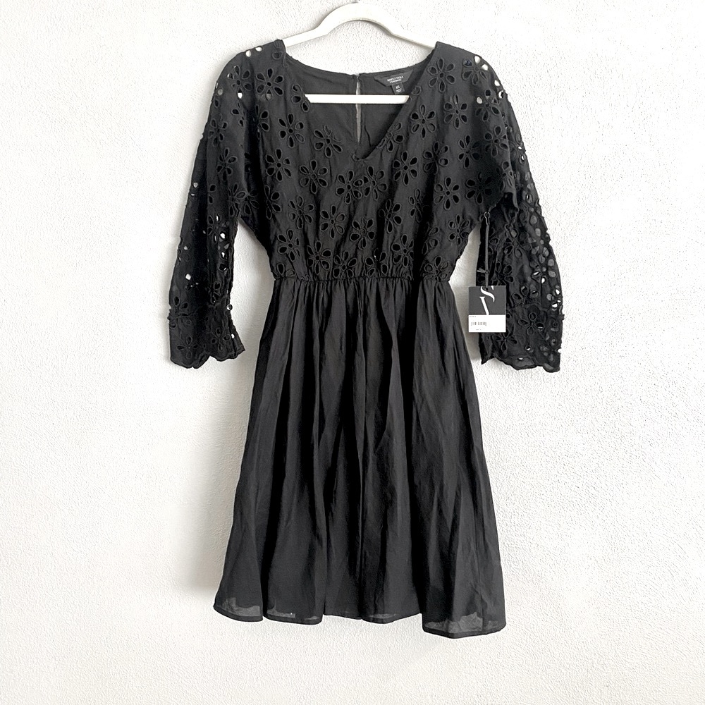 Simply Vera Vera Wang Dress Size XS Black V-Neck Eyelet Lace 3/4 Sleeves Floral